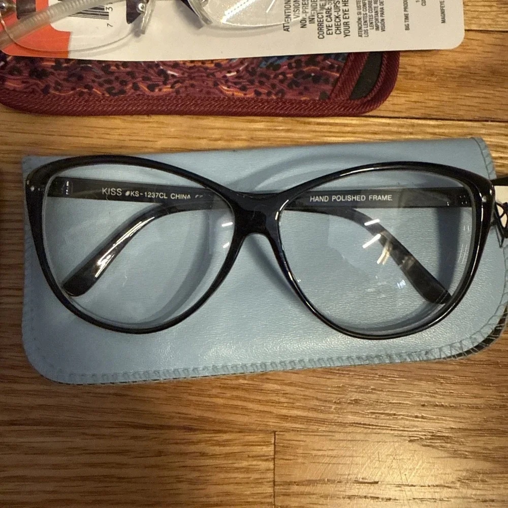 Lot Of 6 NWT Pairs Reading Glasses- includes 6 travel cases- Resellers Dream!